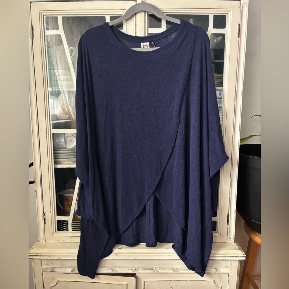 Akemi + Kin Top